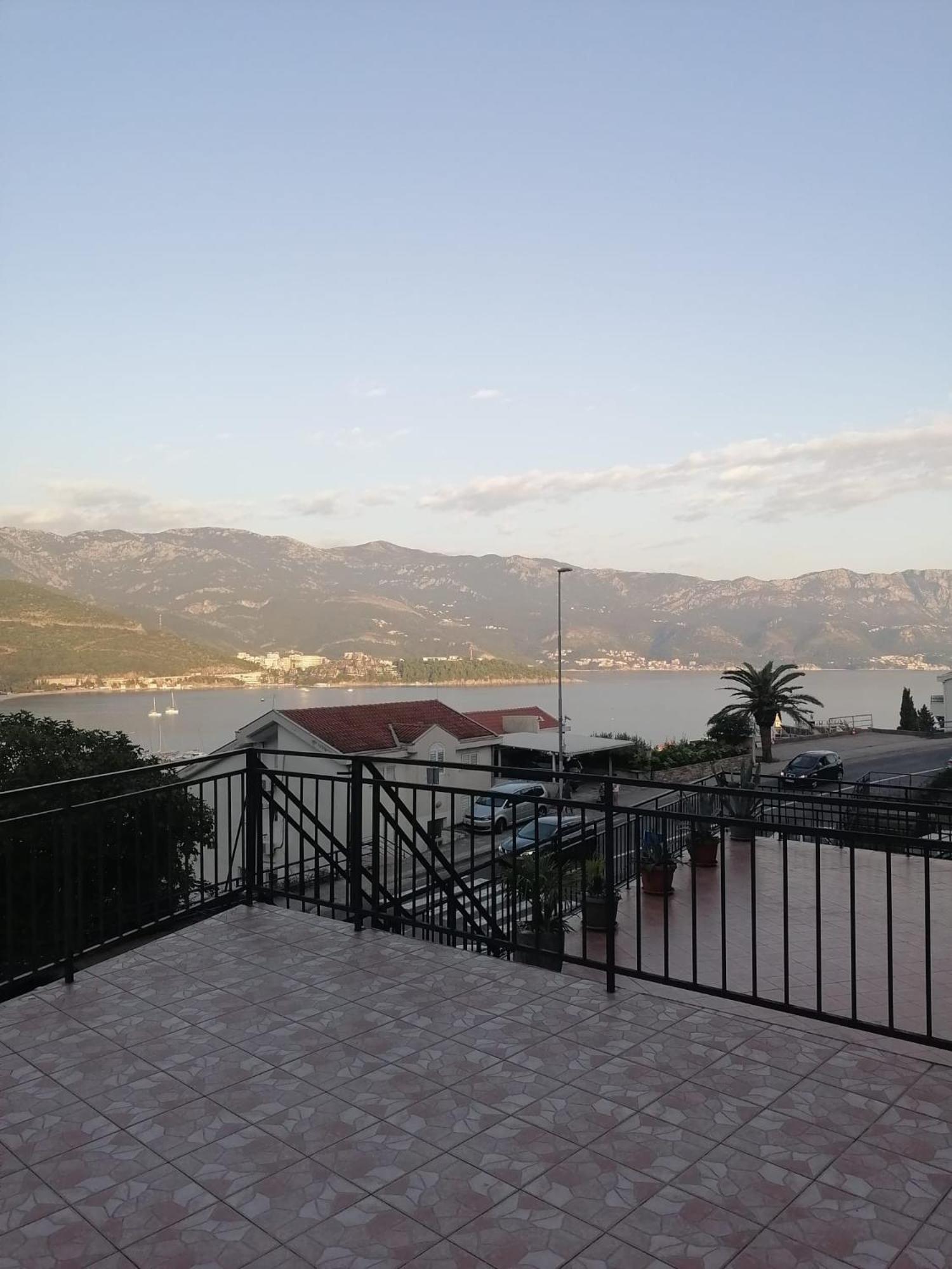 Guest House Garden Budva Bagian luar foto