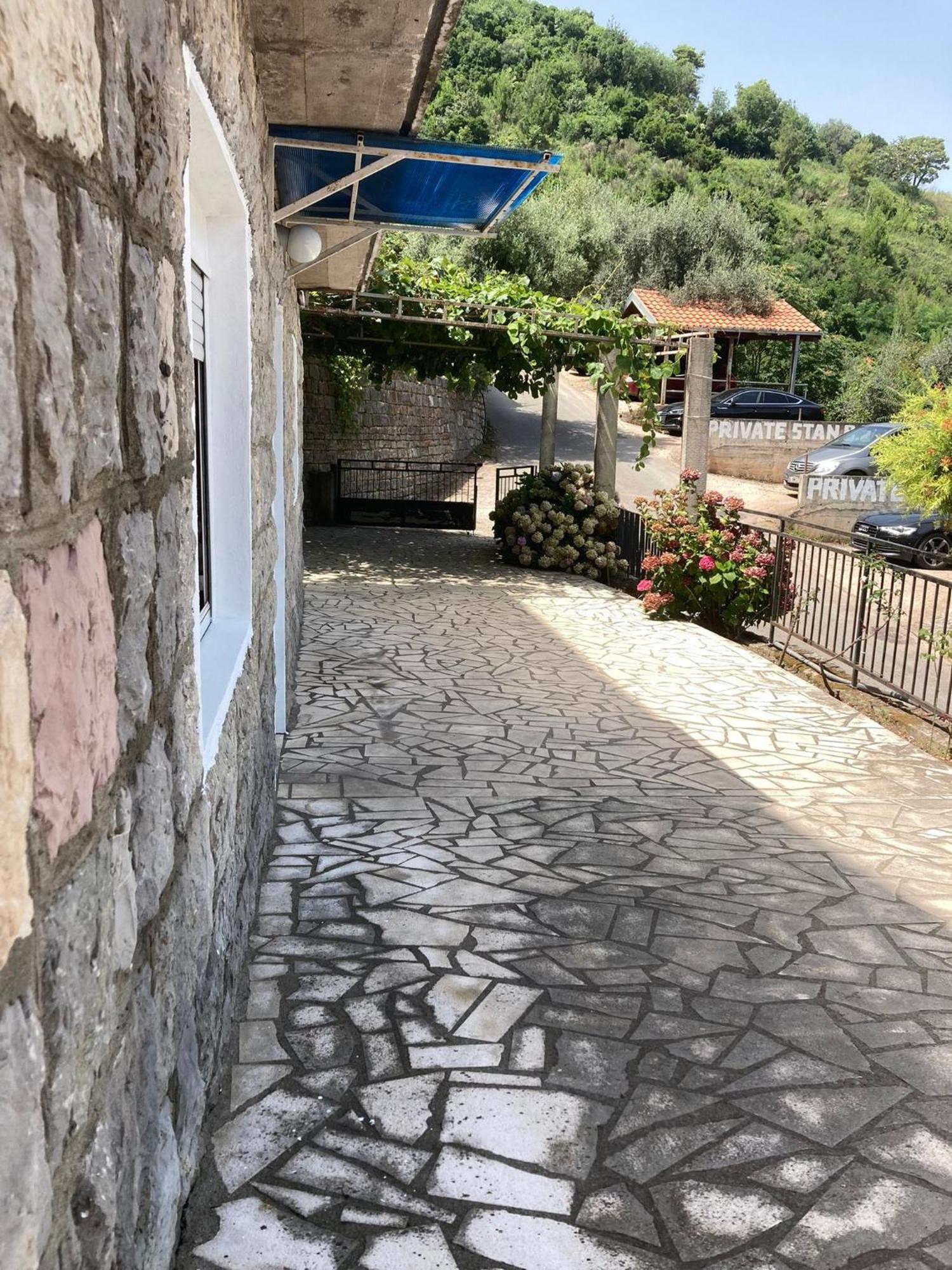 Guest House Garden Budva Bagian luar foto